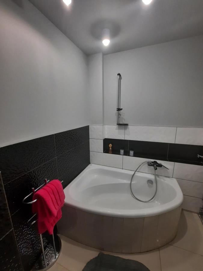 ワルシャワApartament Zorzy Przy Instytucie Kardiologii Aninアパートメント エクステリア 写真