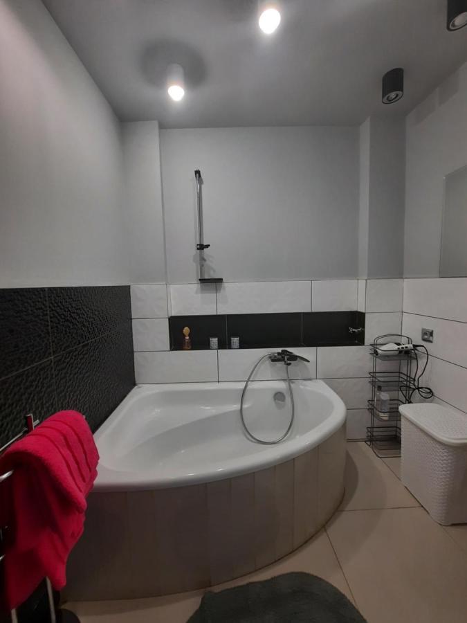 ワルシャワApartament Zorzy Przy Instytucie Kardiologii Aninアパートメント エクステリア 写真